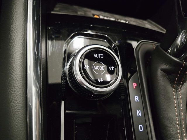 GMC Canyon Vehicle Full-screen Gallery Image 32