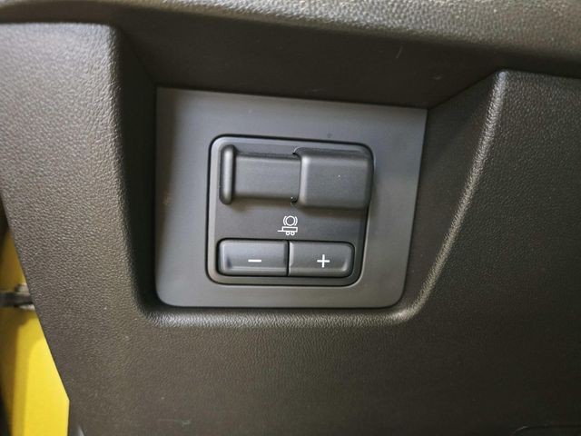 GMC Canyon Vehicle Full-screen Gallery Image 35