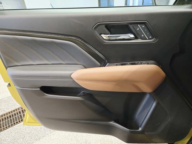 GMC Canyon Vehicle Full-screen Gallery Image 36