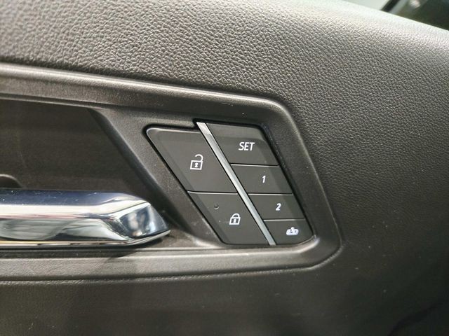 GMC Canyon Vehicle Full-screen Gallery Image 37