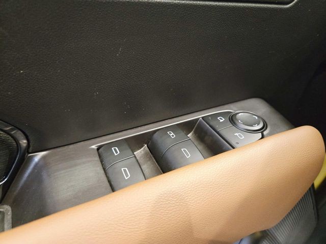 GMC Canyon Vehicle Full-screen Gallery Image 38