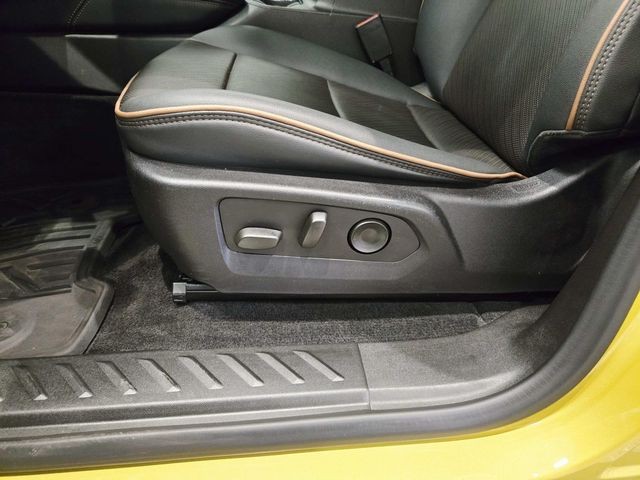 GMC Canyon Vehicle Full-screen Gallery Image 39