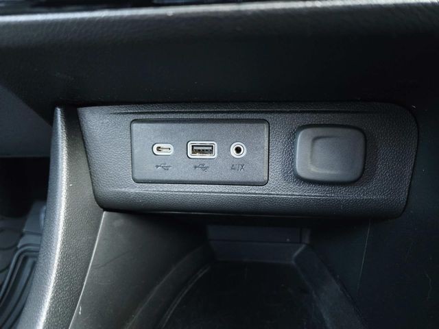 Buick Encore GX Vehicle Full-screen Gallery Image 25