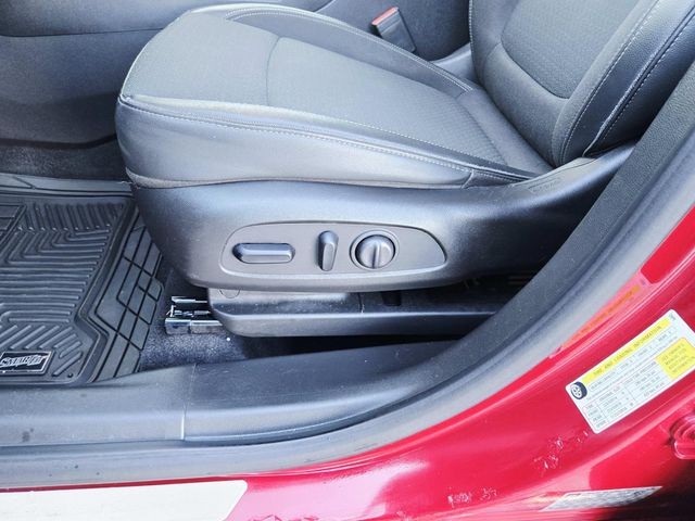 Buick Encore GX Vehicle Full-screen Gallery Image 32