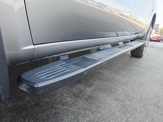 Chevrolet Silverado 1500 Vehicle Full-screen Gallery Image 16