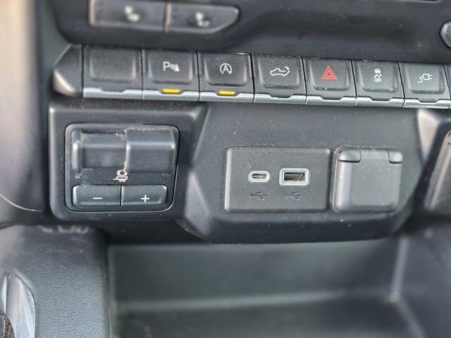 Chevrolet Silverado 1500 Vehicle Full-screen Gallery Image 27