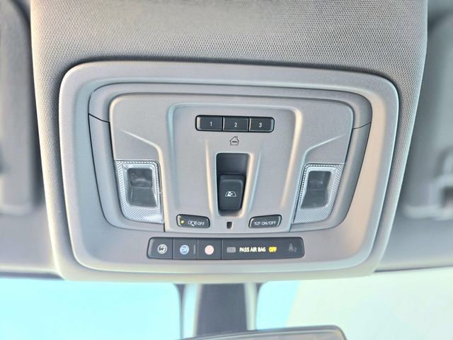 Chevrolet Silverado 1500 Vehicle Full-screen Gallery Image 29