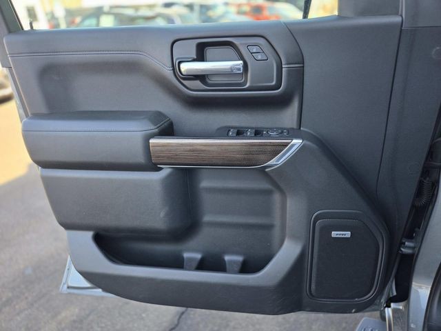 Chevrolet Silverado 1500 Vehicle Full-screen Gallery Image 31