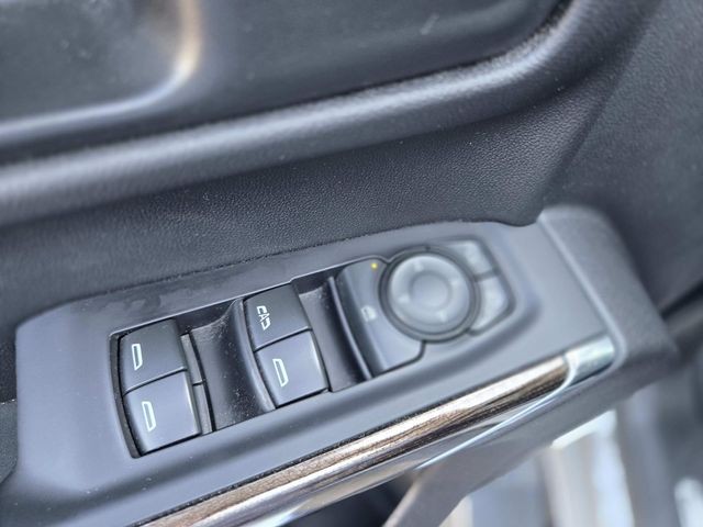 Chevrolet Silverado 1500 Vehicle Full-screen Gallery Image 32