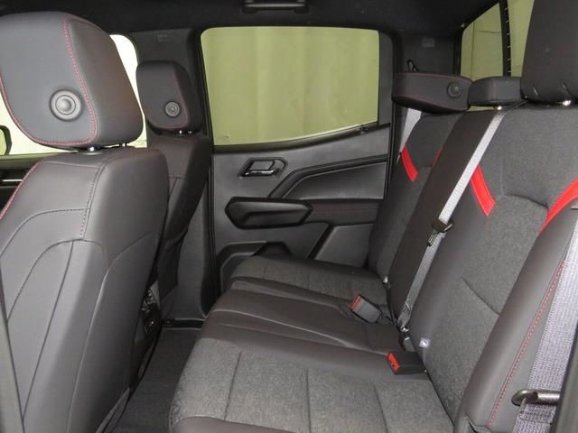 Chevrolet Colorado Vehicle Full-screen Gallery Image 08