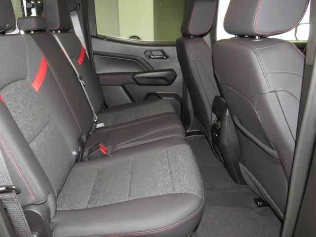 Chevrolet Colorado Vehicle Full-screen Gallery Image 09