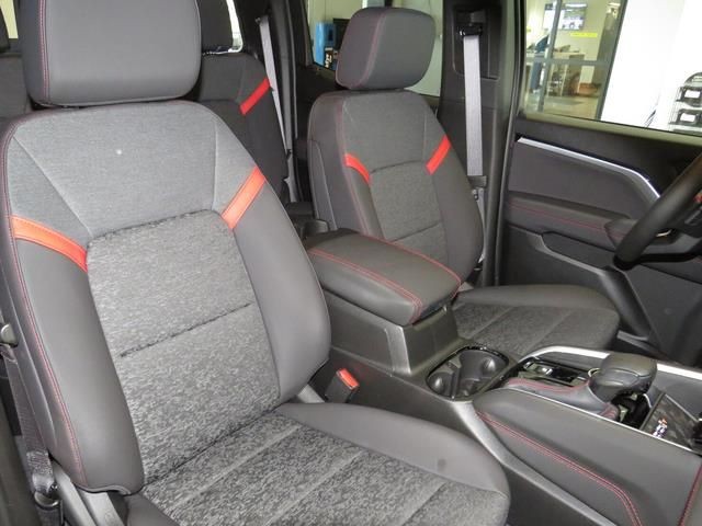 Chevrolet Colorado Vehicle Full-screen Gallery Image 10