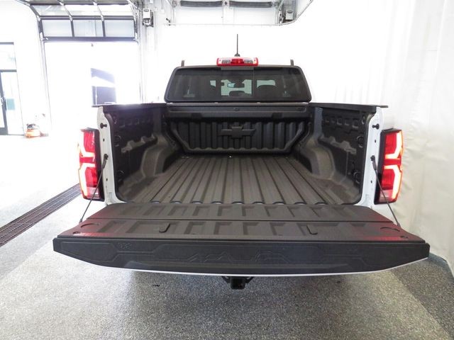 Chevrolet Colorado Vehicle Full-screen Gallery Image 11