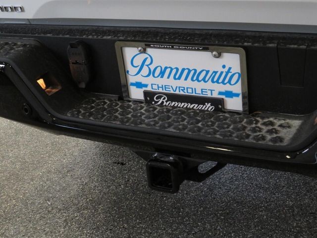 Chevrolet Colorado Vehicle Full-screen Gallery Image 12