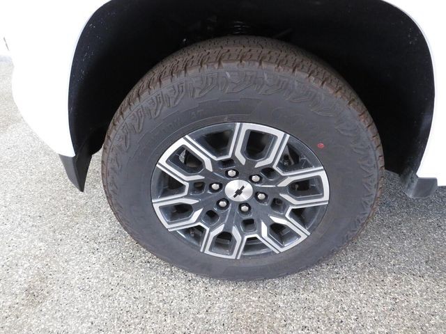 Chevrolet Colorado Vehicle Full-screen Gallery Image 14