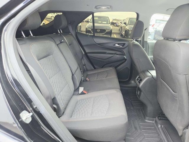 Chevrolet Equinox Vehicle Full-screen Gallery Image 11