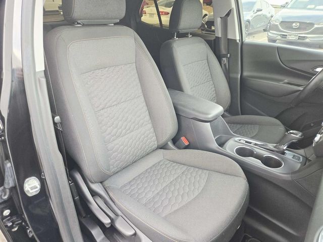 Chevrolet Equinox Vehicle Full-screen Gallery Image 12