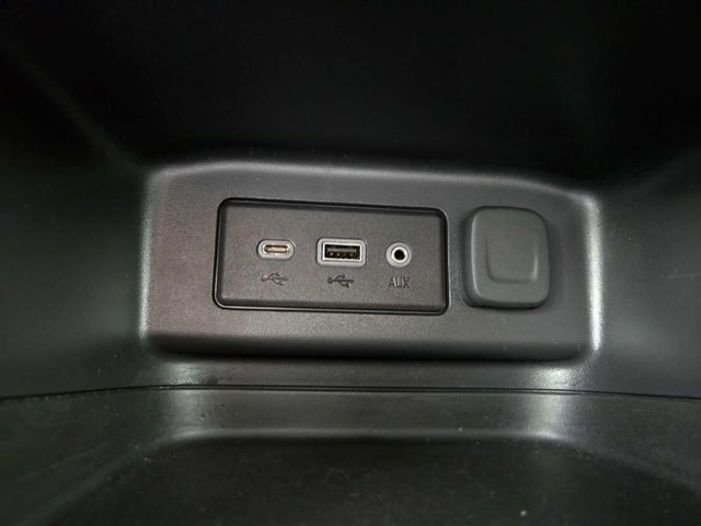 Chevrolet Equinox Vehicle Full-screen Gallery Image 26