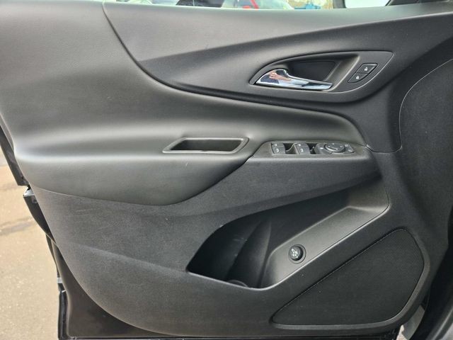 Chevrolet Equinox Vehicle Full-screen Gallery Image 30