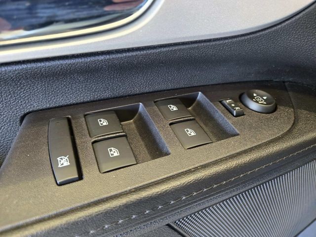 Chevrolet Equinox Vehicle Full-screen Gallery Image 28