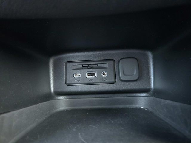 Chevrolet Equinox Vehicle Full-screen Gallery Image 26