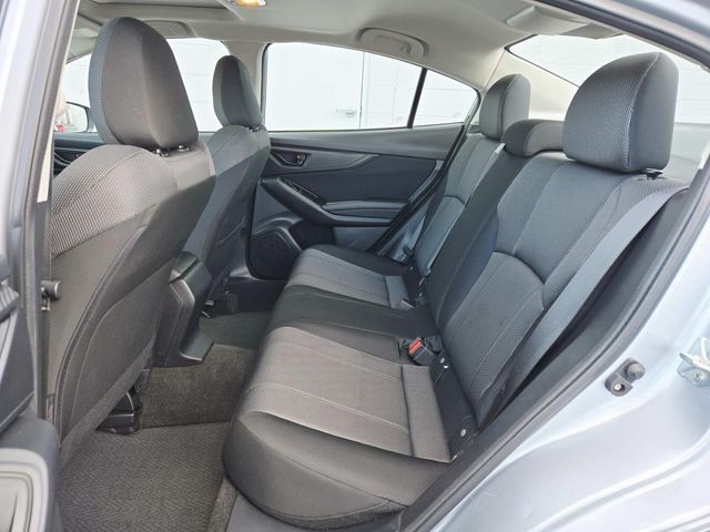 Subaru Impreza Vehicle Full-screen Gallery Image 10