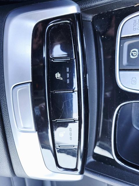 Hyundai Tucson Vehicle Full-screen Gallery Image 28