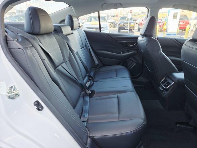 Subaru Legacy Vehicle Full-screen Gallery Image 13