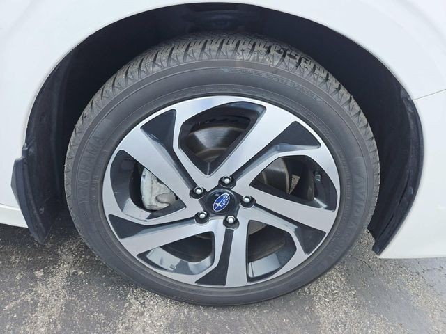 Subaru Legacy Vehicle Full-screen Gallery Image 15