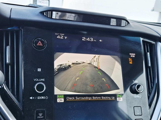 Subaru Legacy Vehicle Full-screen Gallery Image 25