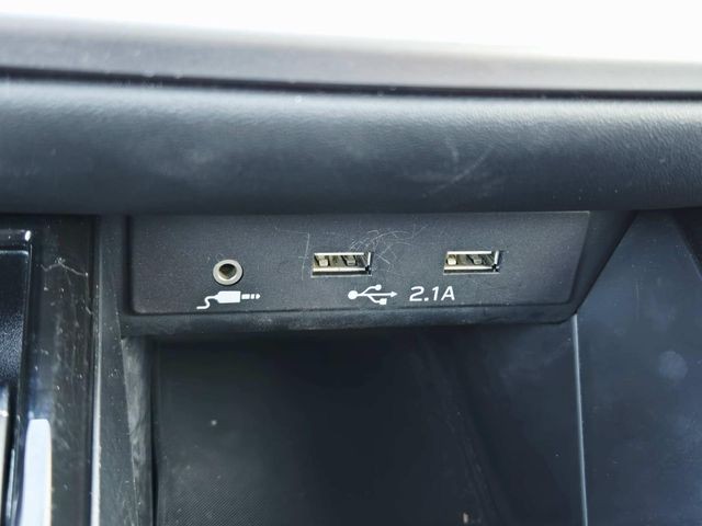 Subaru Legacy Vehicle Full-screen Gallery Image 27