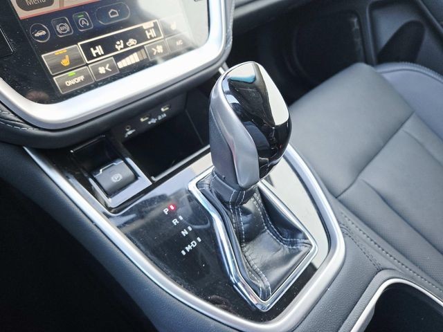 Subaru Legacy Vehicle Full-screen Gallery Image 28