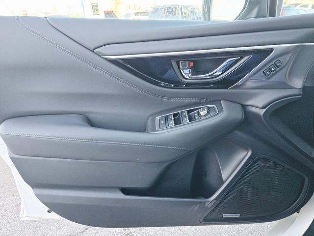 Subaru Legacy Vehicle Full-screen Gallery Image 30