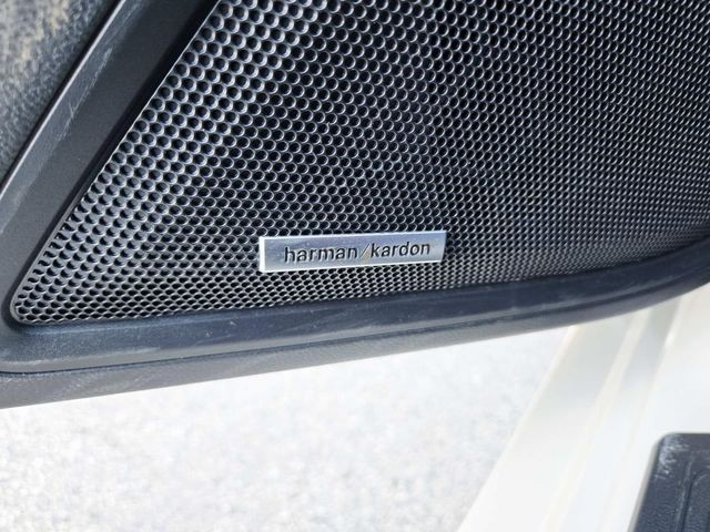 Subaru Legacy Vehicle Full-screen Gallery Image 33