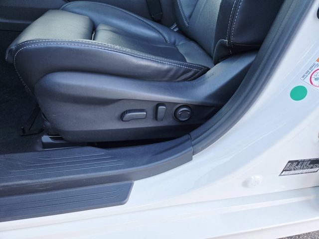 Subaru Legacy Vehicle Full-screen Gallery Image 34