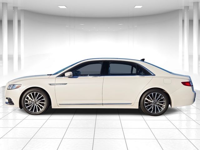 Lincoln Continental Vehicle Full-screen Gallery Image 02