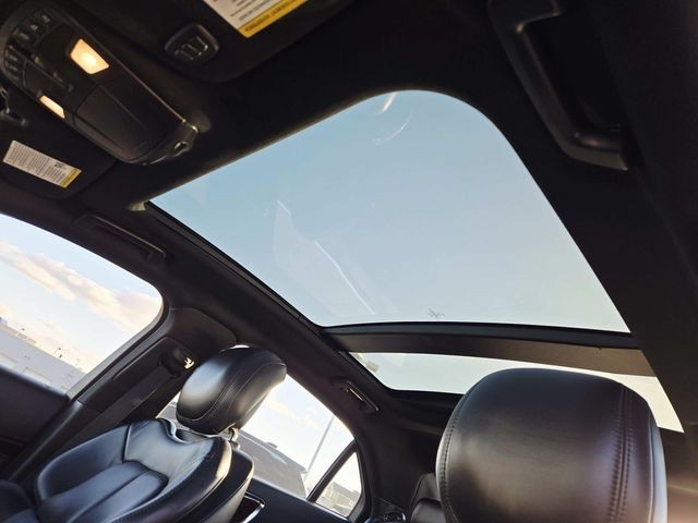 Lincoln Continental Vehicle Full-screen Gallery Image 06