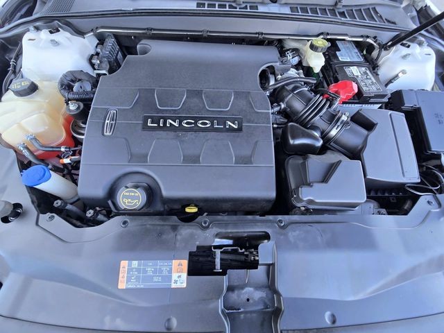 Lincoln Continental Vehicle Full-screen Gallery Image 14