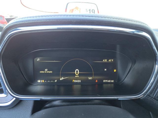 Lincoln Continental Vehicle Full-screen Gallery Image 19