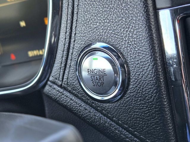 Lincoln Continental Vehicle Full-screen Gallery Image 26