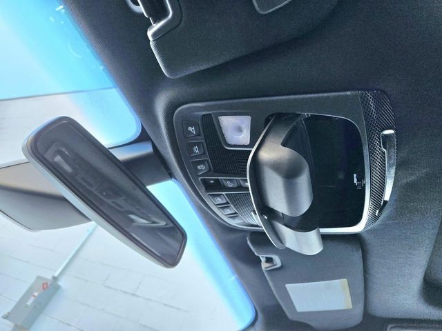 Lincoln Continental Vehicle Full-screen Gallery Image 27