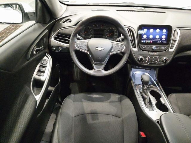 Chevrolet Malibu Vehicle Full-screen Gallery Image 07