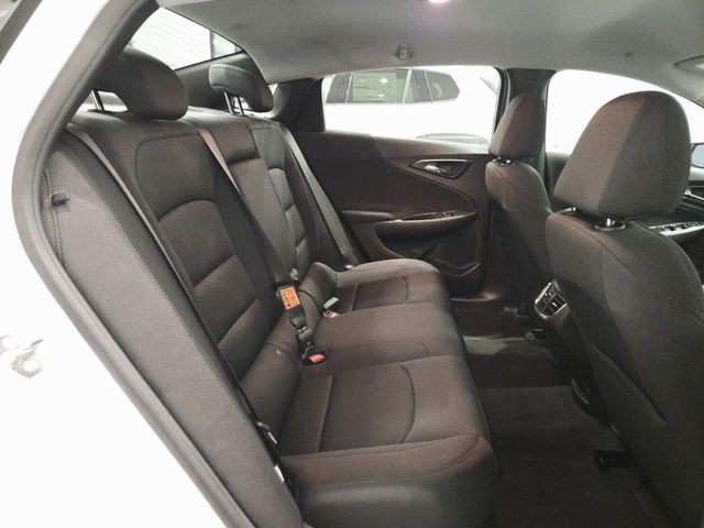 Chevrolet Malibu Vehicle Full-screen Gallery Image 11