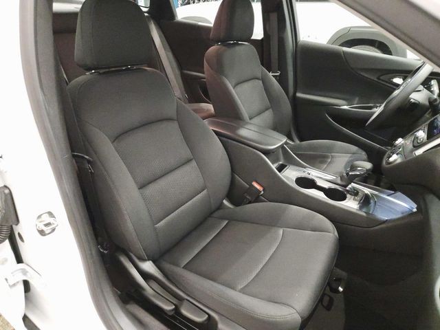 Chevrolet Malibu Vehicle Full-screen Gallery Image 12