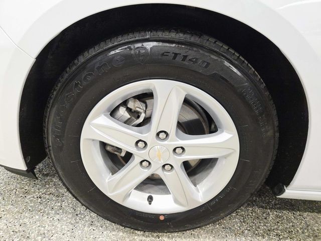 Chevrolet Malibu Vehicle Full-screen Gallery Image 14