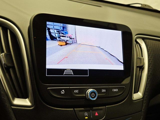 Chevrolet Malibu Vehicle Full-screen Gallery Image 22