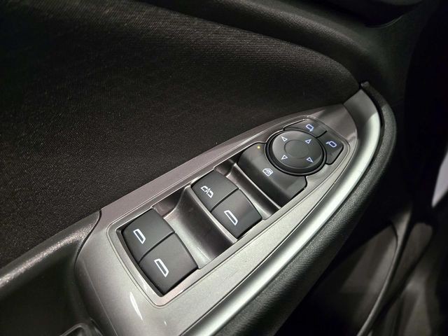 Chevrolet Malibu Vehicle Full-screen Gallery Image 30