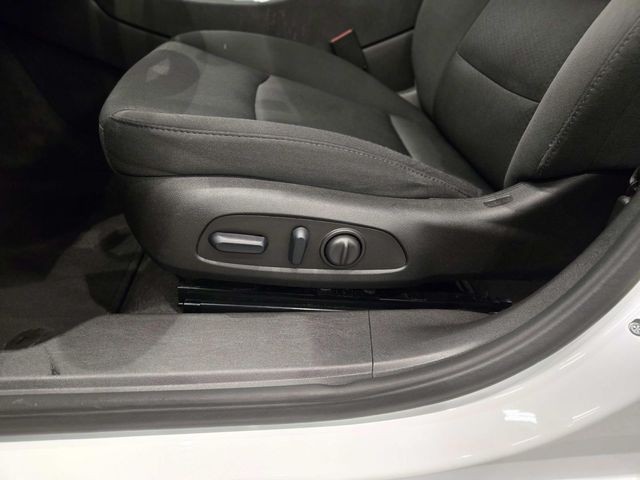 Chevrolet Malibu Vehicle Full-screen Gallery Image 31