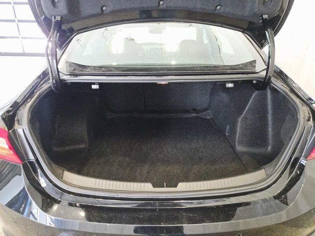 Chevrolet Malibu Vehicle Full-screen Gallery Image 10