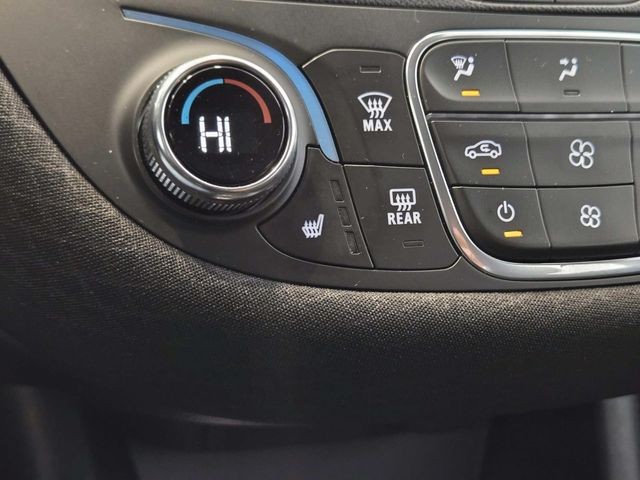 Chevrolet Malibu Vehicle Full-screen Gallery Image 24